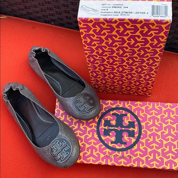 TORY BURCH REVA STINGRAY LEATHER SMOKE 044 - Picture 2 of 3